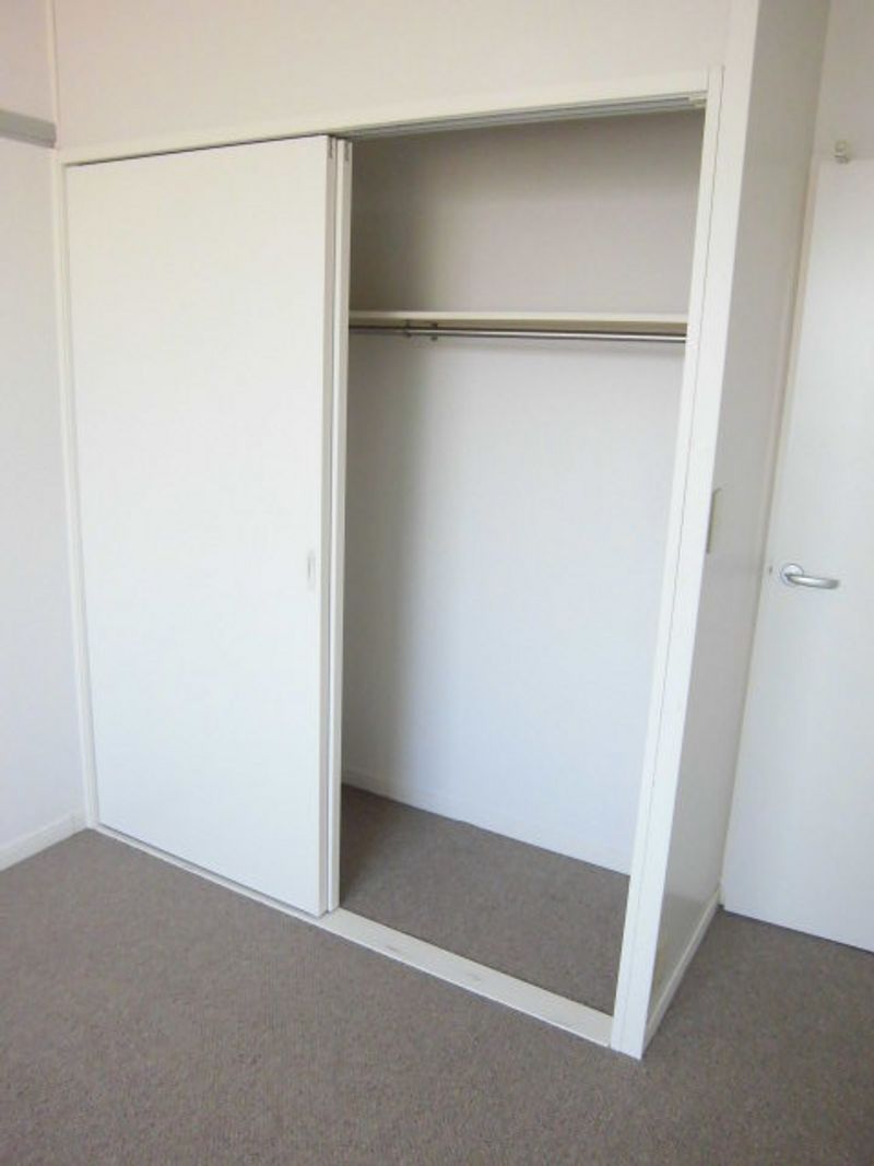 レオパレスカサフロール 収納