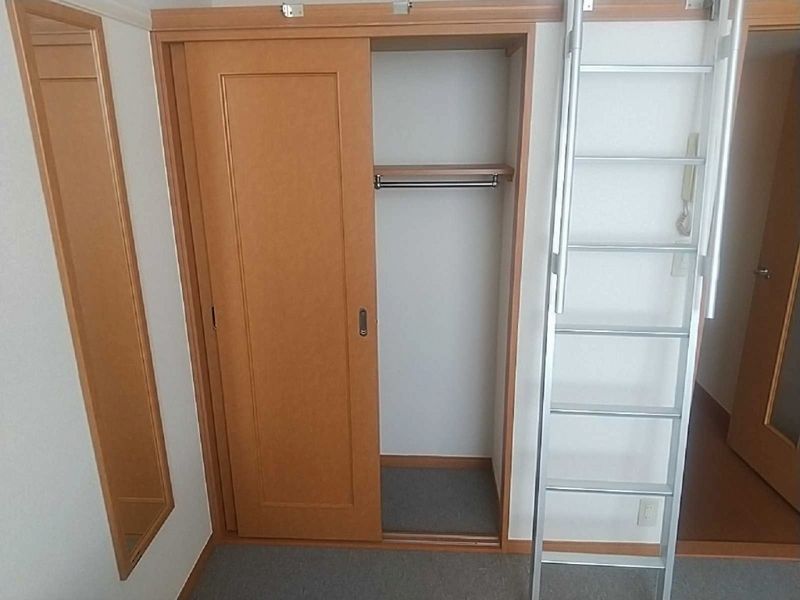 レオパレス屋敷山 収納