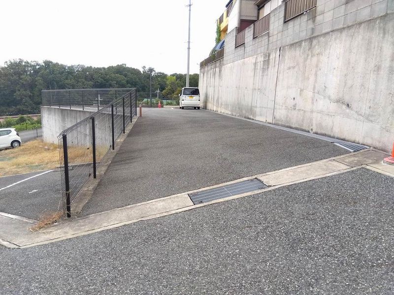 レオネクストディアベルジュⅠ 駐車場