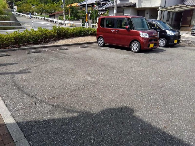レオパレスピュア 駐車場