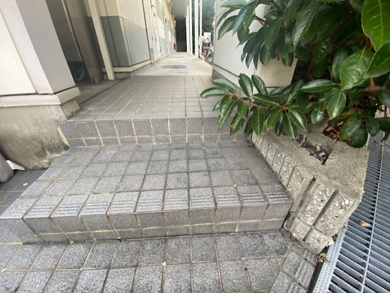 レオパレスイシバシミナミ エントランス