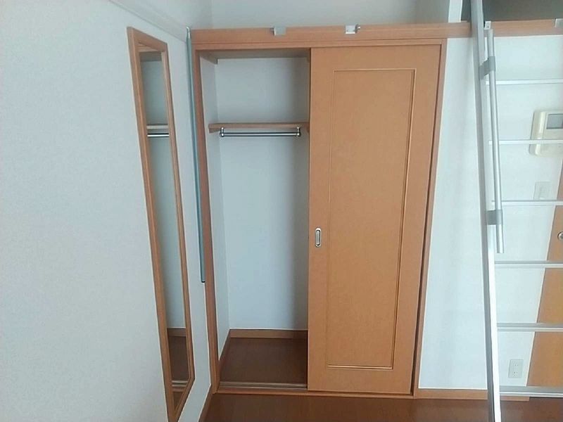 レオパレス楠 収納