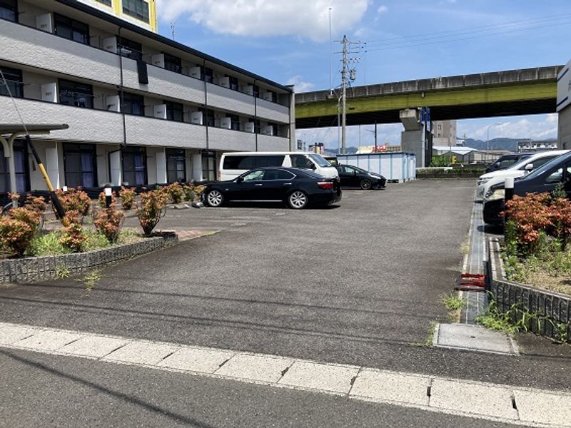 レオパレス仙石 駐車場