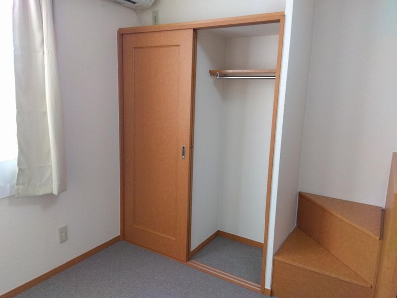 レオパレスカサベージュ 収納