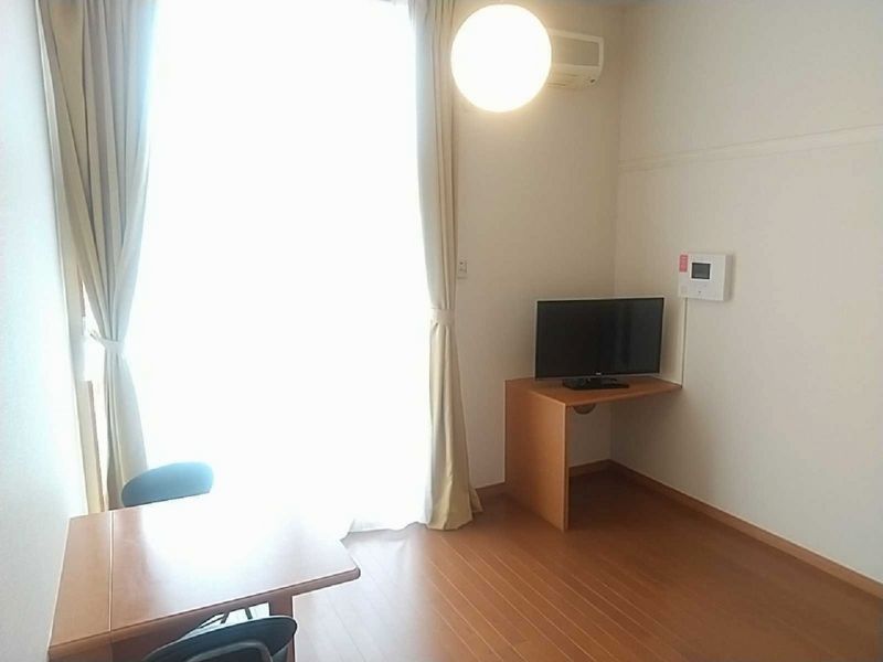 レオパレスサクラパーク 居間