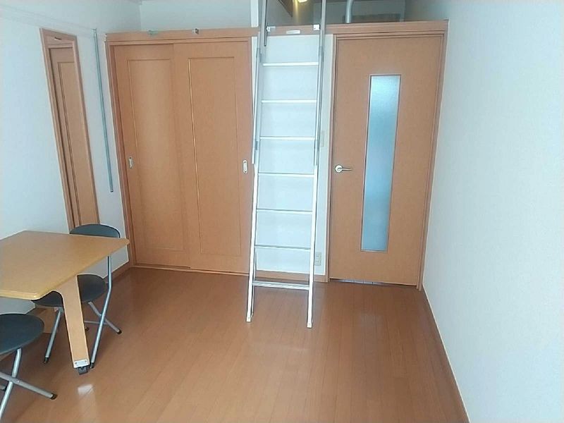 レオパレスわかば 居間