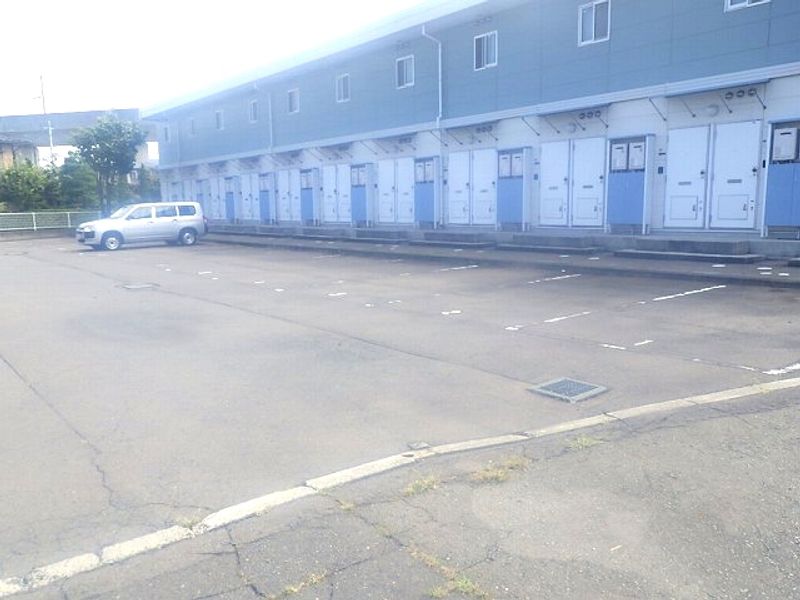 レオパレスさくら０４ 駐車場
