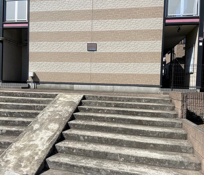 レオパレスＨｉｇｈＢｒｉｄｇｅ エントランス