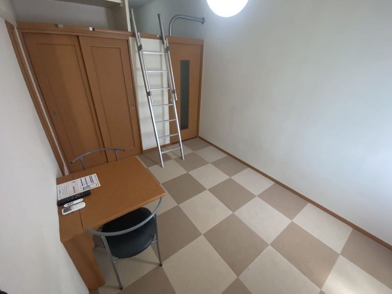 レオパレスアイティー笹原 居間