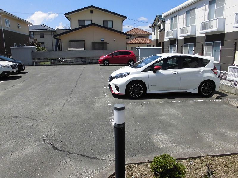レオパレス中屋敷Ｂ 駐車場