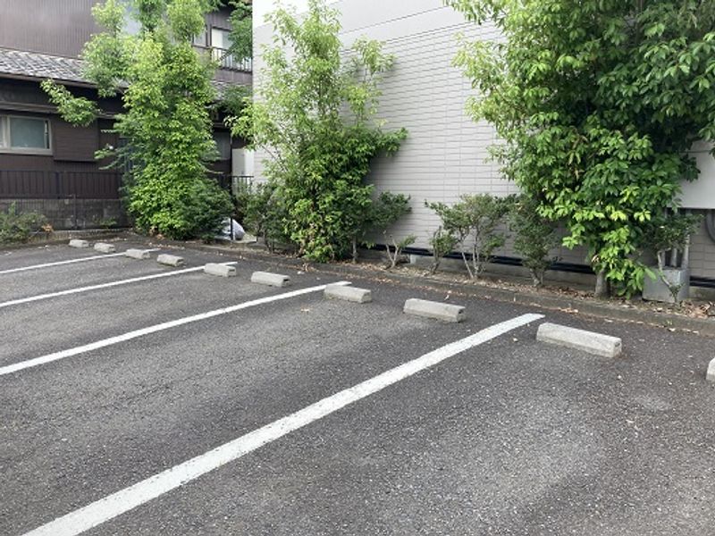 レオパレススプリングＡ 駐車場