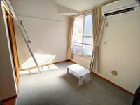 レオパレスメゾン・ド・ユキ 居間