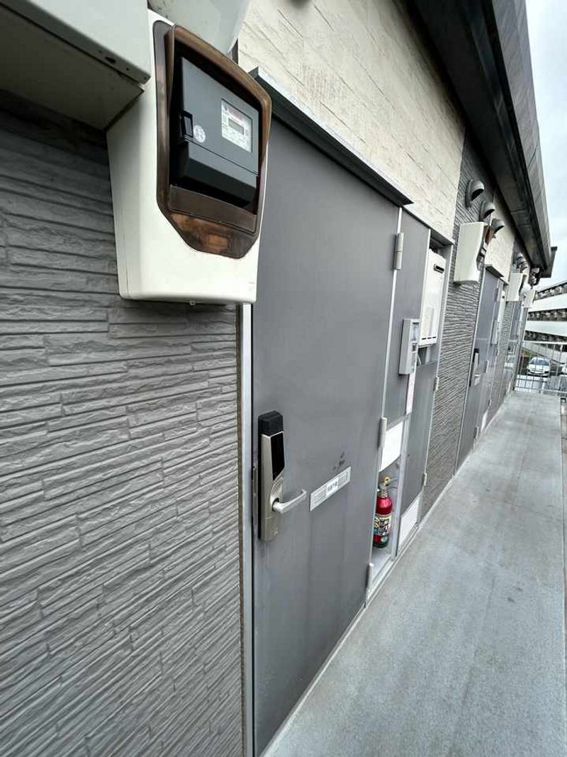 レオパレステラスつばさ 玄関