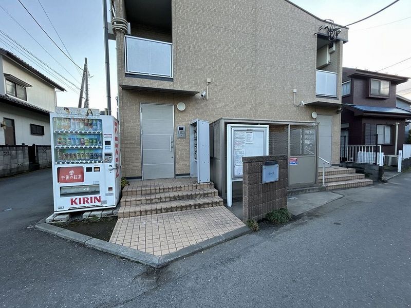 レオパレスローズ エントランス