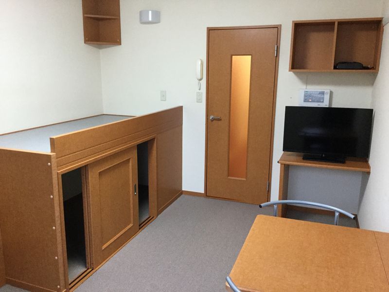 レオパレスホースⅠ 居間