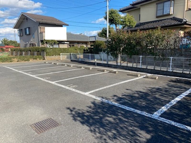 レオパレスエクレール 駐車場
