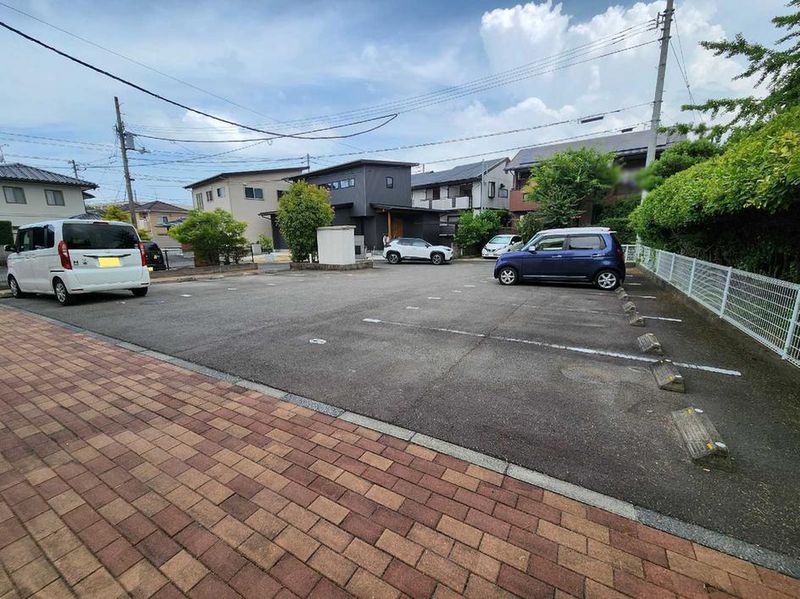 レオパレスヴェルデ 駐車場