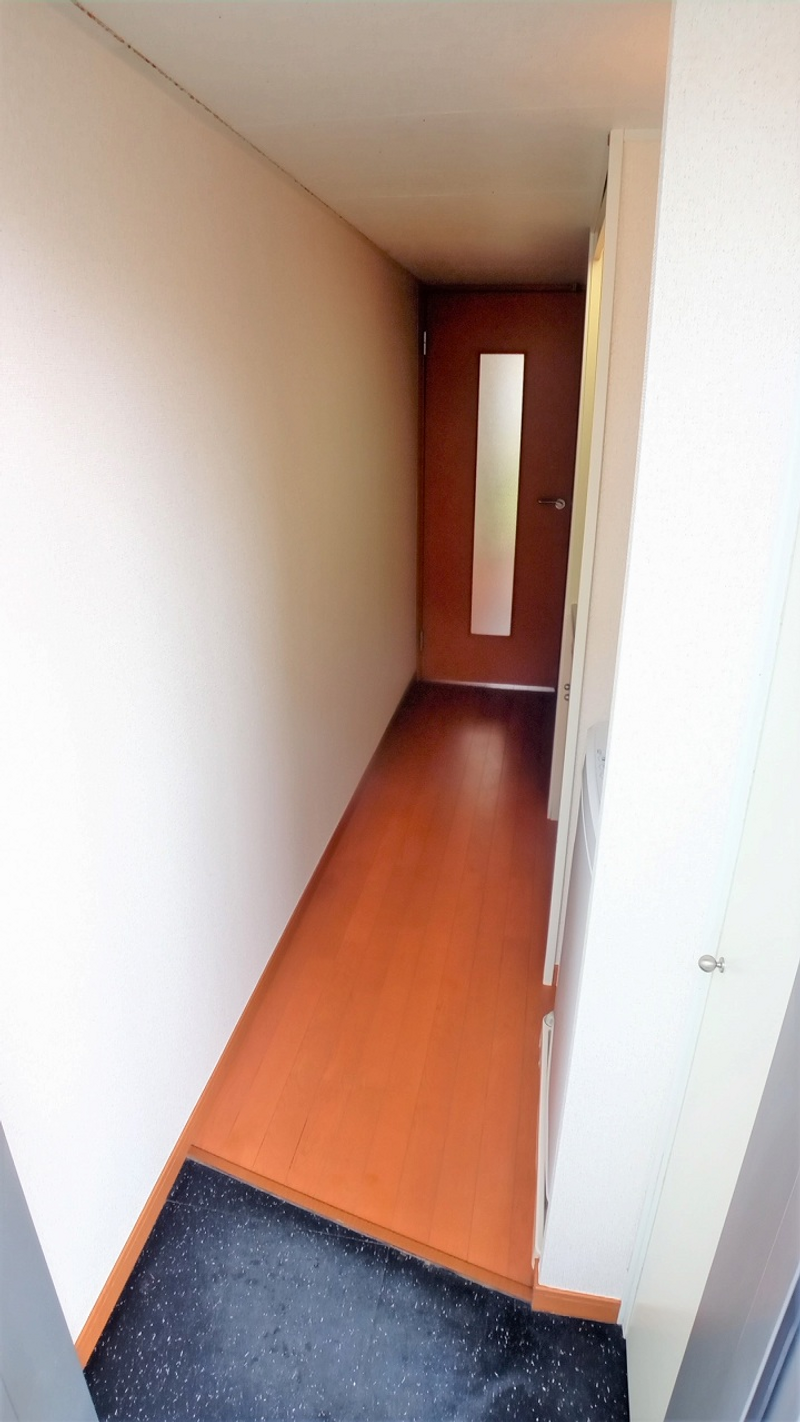 レオパレスジュネスドミール 玄関