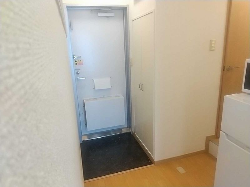 レオパレスイーグルⅢ 玄関