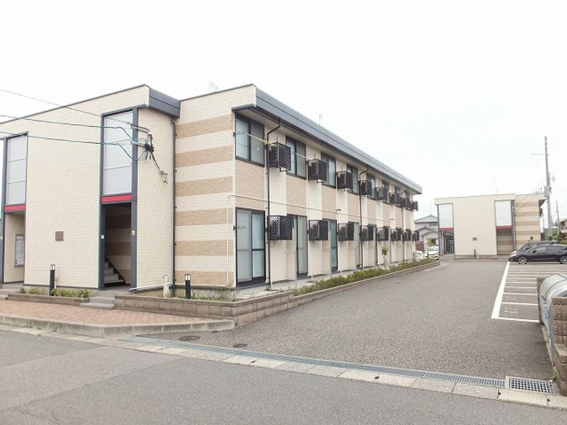 レオパレスアラベスクＡ 駐車場