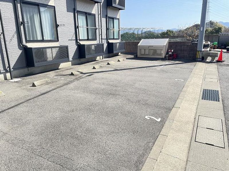 レオパレスコーポ横尾 駐車場
