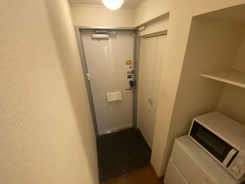 レオパレストビス 玄関