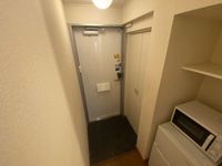 レオパレストビス 玄関