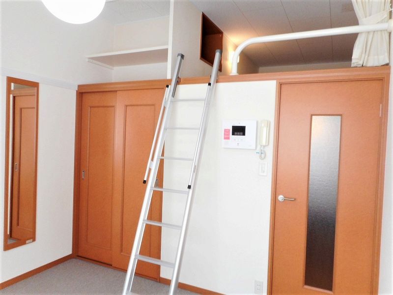 レオパレスバーゼル 居間