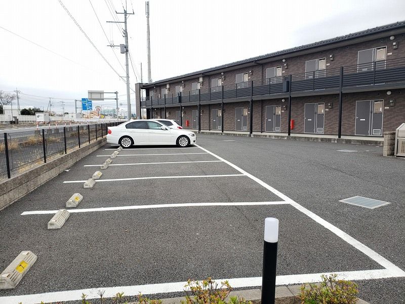 レオネクストリントアール 駐車場
