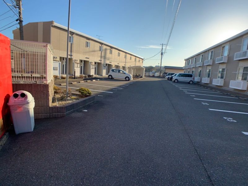 レオパレス南若園Ａ 駐車場