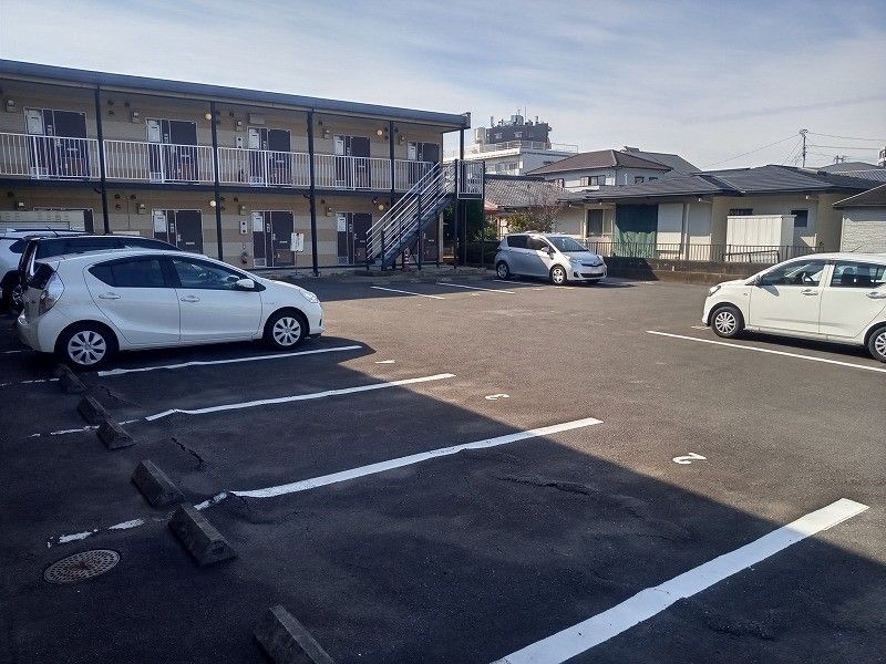 レオパレスさそら 駐車場