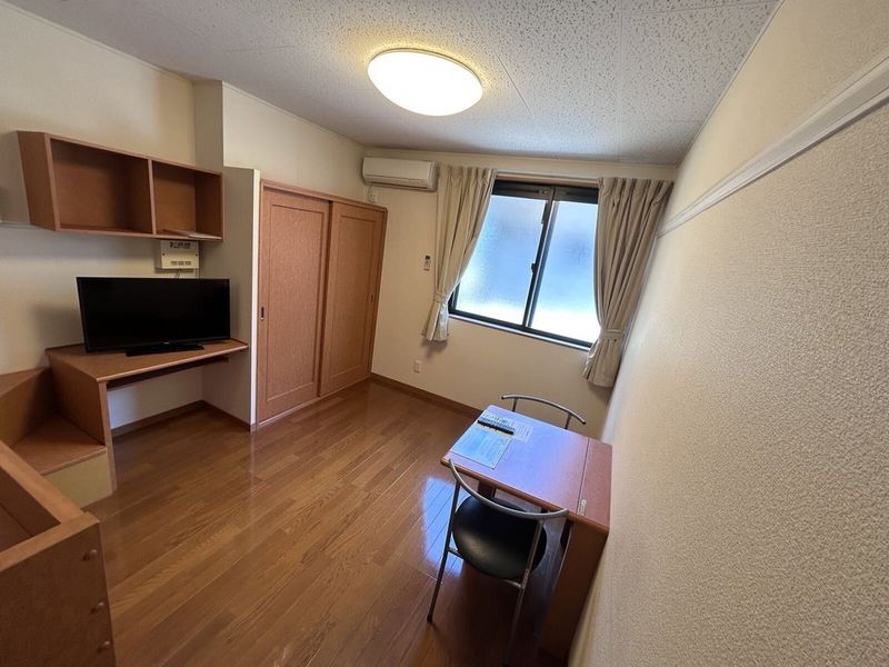 レオパレストランタン 居間
