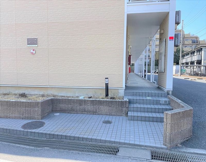 レオパレスオークトゥリーズ エントランス