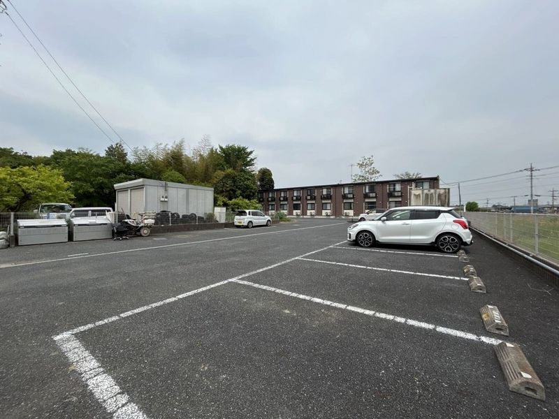レオネクストＹＡＭＡＺＡＫＩ 駐車場