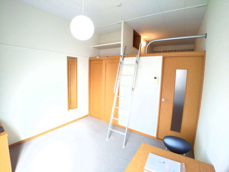 レオパレス春日丘 寝室