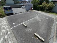レオパレスすずらん 駐車場