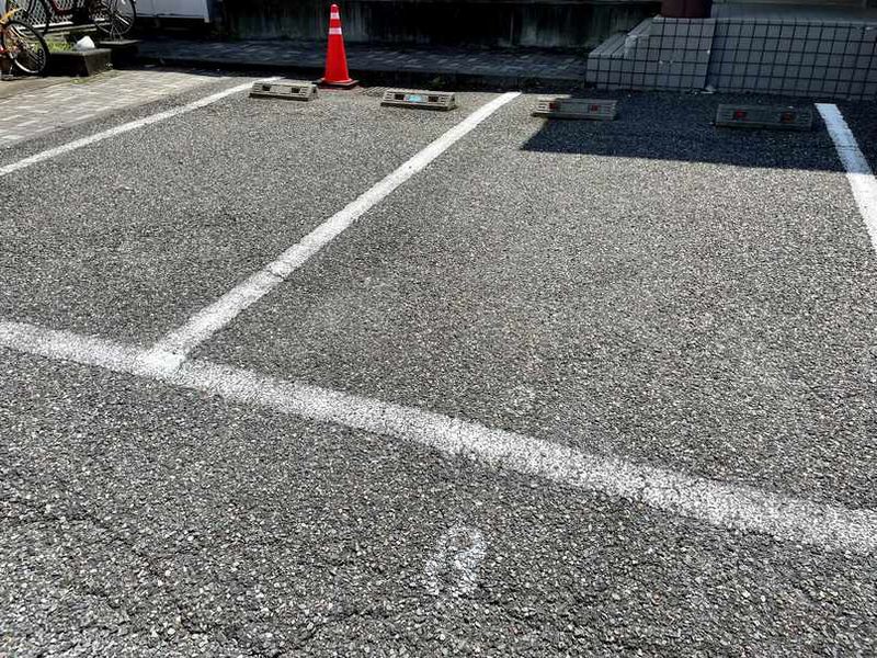 レオパレスグローリー 駐車場