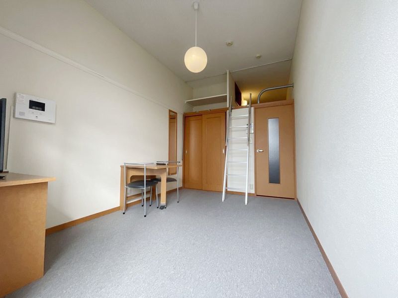 レオパレスネスト中百舌鳥 居間