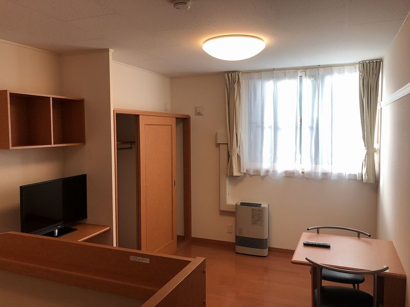 レオパレス桂木の森 居間