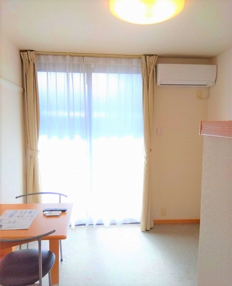 レオパレスハイツ流山 居間