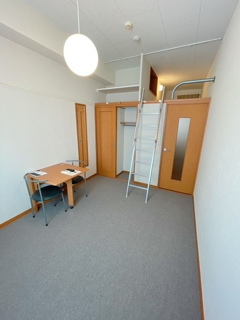 レオパレス苦楽園 寝室