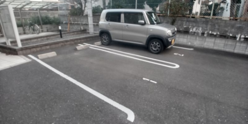 クレイノもみじⅣ 駐車場