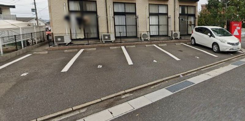 レオパレスユニ 駐車場