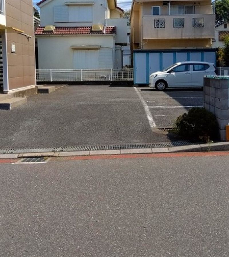 レオパレスインフィールド 駐車場