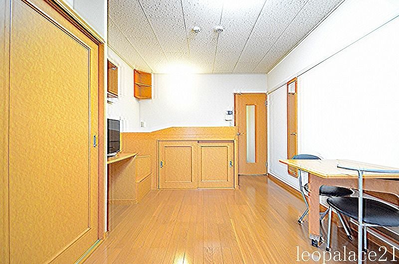 レオパレス宮崎 居間