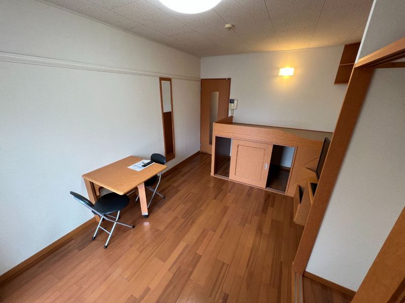 レオパレス城 居間
