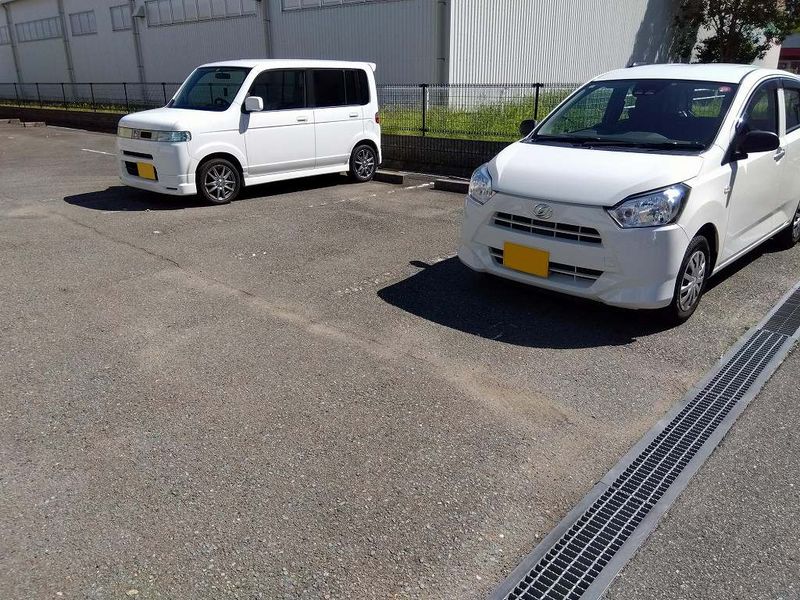 レオパレスサンライズ松陽 駐車場