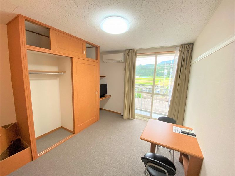 レオパレスひかる２１ 居間