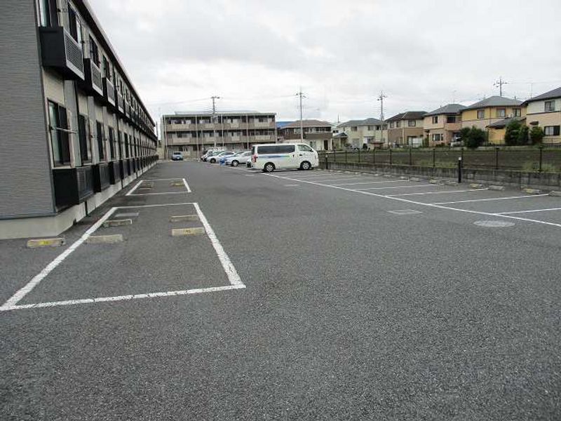 レオパレス陽光　茂原１ 駐車場