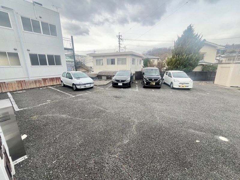 レオパレス白金 駐車場